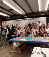 Jovens participantes da Chamada Pública durante oficina de animação em Ilhabela. Foto: Dan Biasoli