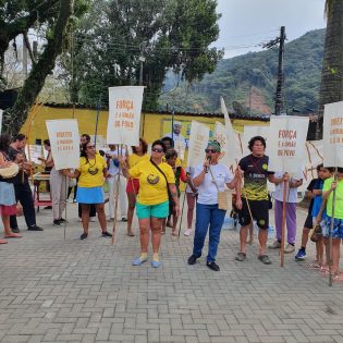 Intervenção artística realizada pelos jovens comunicadores da Chamada Pública FunBEA Juventude, Educom e Justiça Climática. Foto: Ed Davies